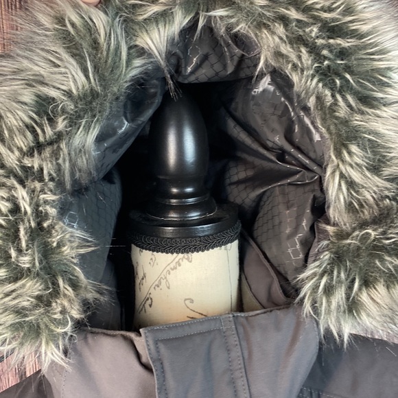 LIKE NEW • The North Face McMurdo Heavy Down Parka- Men’s Medium - Picture 4 of 16